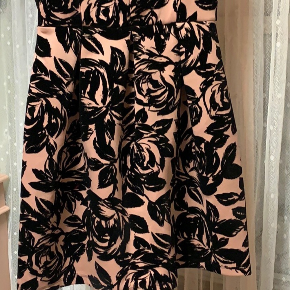Dress - Picture 3 of 7